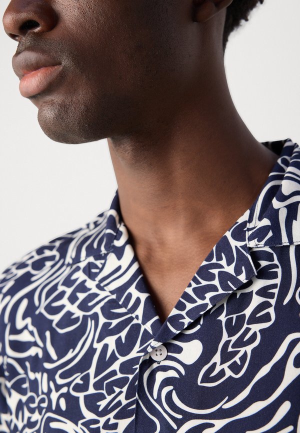 RESORT SHIRT - Shirt2