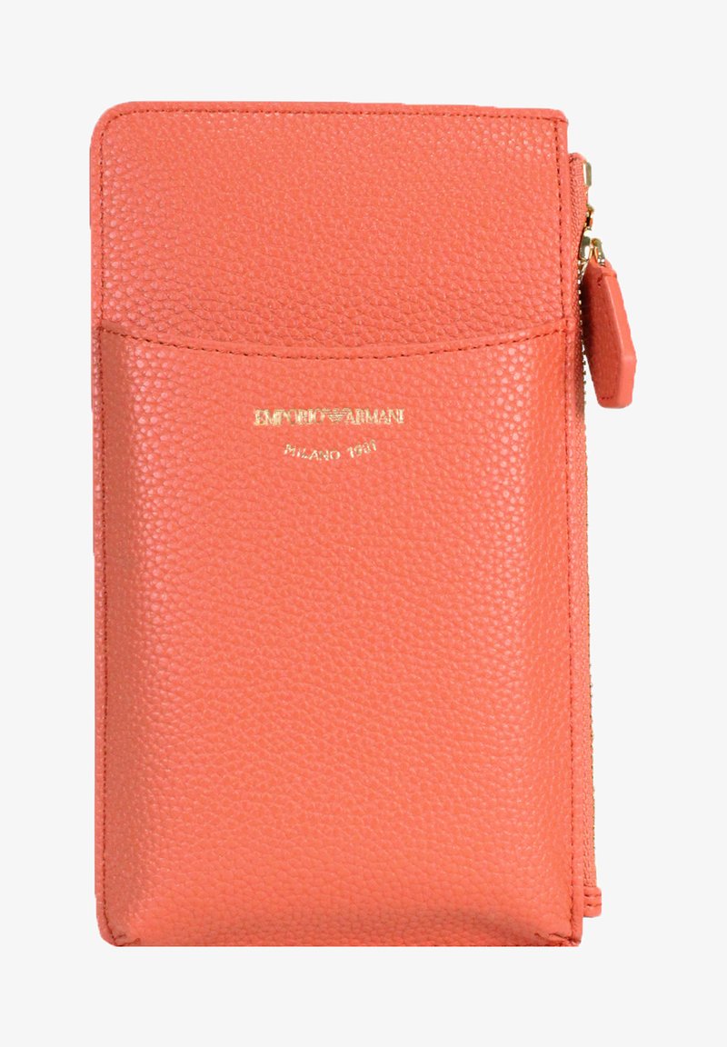 Portafoglio in pelle con texture corallo, dotato di logo dorato, chiusura con zip e tasca laterale con zip per oggetti piccoli.