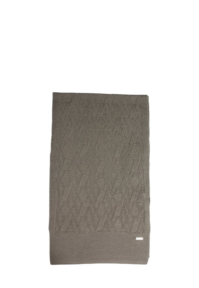 Coperta lavorata a maglia beige con motivo a diamante testurizzato, rifinita con un bordo solido e una piccola etichetta con logo nell'angolo. Bordi arricciati presenti.