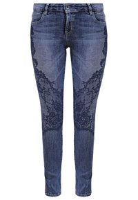 Jean skinny bleu foncé avec des détails en dentelle florale imprimée sur le devant des cuisses et des genoux, doté de poches avant et d'une fermeture à bouton.