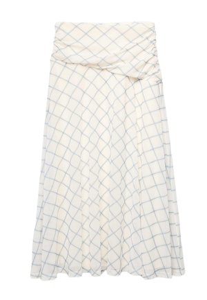 Hvid nederdel med blå ternet mønster, med et rynket taljebånd og et asymmetrisk, flydende design.