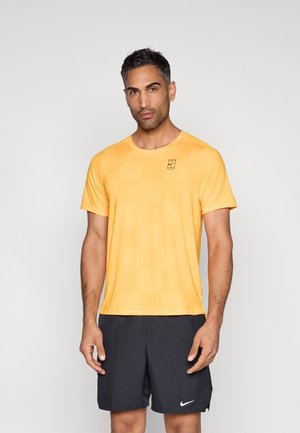 NIKECOURT ADVANTAGE TOP PRINT - Sports T-shirt - laser orange/black