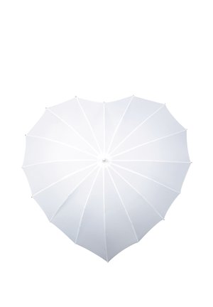 Ombrello bianco visto dall'alto, completamente aperto, che mostra la sua forma a cuore e le stecche equamente distanziate su uno sfondo bianco uniforme.