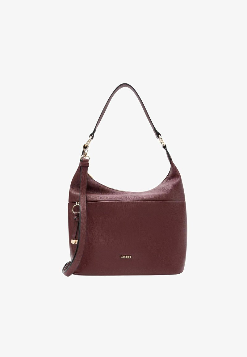 Bordeaux leren schoudertas met een gladde textuur, brede opening en accenten van goudkleurig beslag; inclusief een afneembare band.