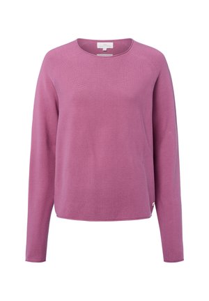 Lange mouwen, crew neck lavendelkleurige sweater met een klein zijknopdetail, weergegeven op een witte achtergrond.