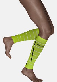 CEP THE RUN COMPRESSION REFLECTIVE CALF SLEEVES WOMEN - MADE IN GERMANY  - Beinwärmer - neon yellow