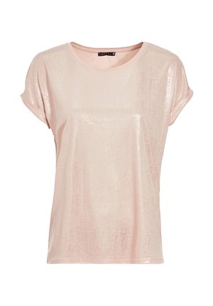 T-shirt rose clair en tissu brillant, avec un col rond, des manches courtes retroussées et une coupe ample avec une texture subtile. Design minimaliste.