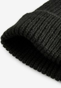Next REGULAR FIT - Kootud müts - black