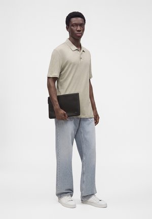 Lacoste, CLASSIC CLUTCH - Pochette - dark brown