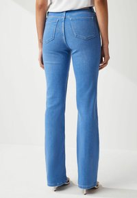 Next SUPER SOFT STANDARD - Bootcut jeans - bright blue