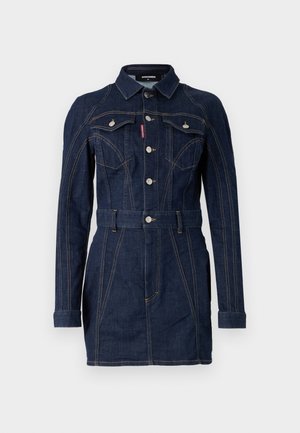Denim jurk in donkerblauw met een strakke pasvorm, lange mouwen, kraag, voorzakken en een taille met ceintuur. Opvallende contraststiksel details.