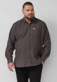 Geruite overhemd in donkere kleuren, met een button-down kraag, lange mouwen en een borstzak met een logo-label. Gemaakt van katoen, regular fit.