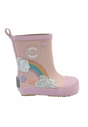 Pink gummi regnstøvle med rundet tå, tekstureret sål, prydet med glitrende skyer, regnbue, stjerner, et hjerte og et rundt logo på siden.
