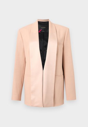 Bež ženski blazer s satenasto šal ovratnikom, dolgimi rokavi, sprednjimi žepki z odprtino in črto notranjo podlogo, prikazan na enobarvnem ozadju.