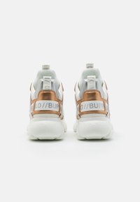 Buffalo CHAI - Tossud - white/silver/gold