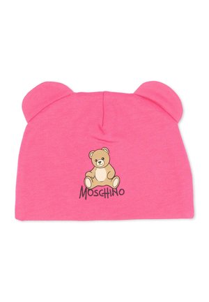 Cappellino rosa per neonati con due forme arrotondate a forma di orecchie sulla parte superiore e una grafica di un orsetto sopra il nome del marchio Moschino sul davanti.