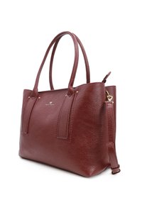 Burgundowa skórzana torba na ramię o fakturowym wykończeniu, z podwójnymi uchwytami, złotymi elementami i odpinanym paskiem. Posiada akcenty w postaci przeszyć.