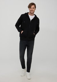 Terranova CON E UNITA - Felpa con zip - nero