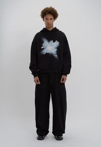 LOW LIGHTS STUDIOS® CHROMATIC HOODIE - Camisola - black