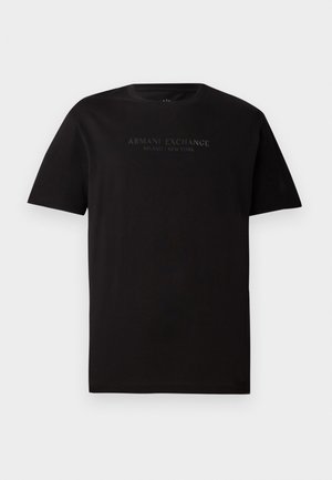 Svart bomullströja med rundad halsringning och korta ärmar. Framsidan har präglad text "ARMANI EXCHANGE MILANO / NEW YORK".