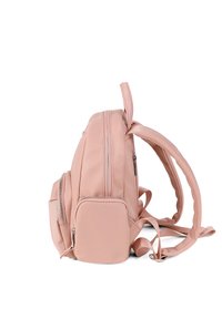 Sac à dos en cuir synthétique rose avec un design structuré, plusieurs poches zippées et des bretelles réglables. Texture lisse et style minimaliste.