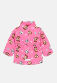 Veste rose à manches longues avec un motif de chiens et de chats en cartoon, taille élastique et col haut.