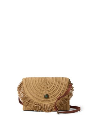 Hellbraune gewebte Strohtasche zum Umhängen mit Fransen, rundem Muster auf der Klappe, dekorativem türkisfarbenem Knopf und verstellbarem braunem Lederriemen.