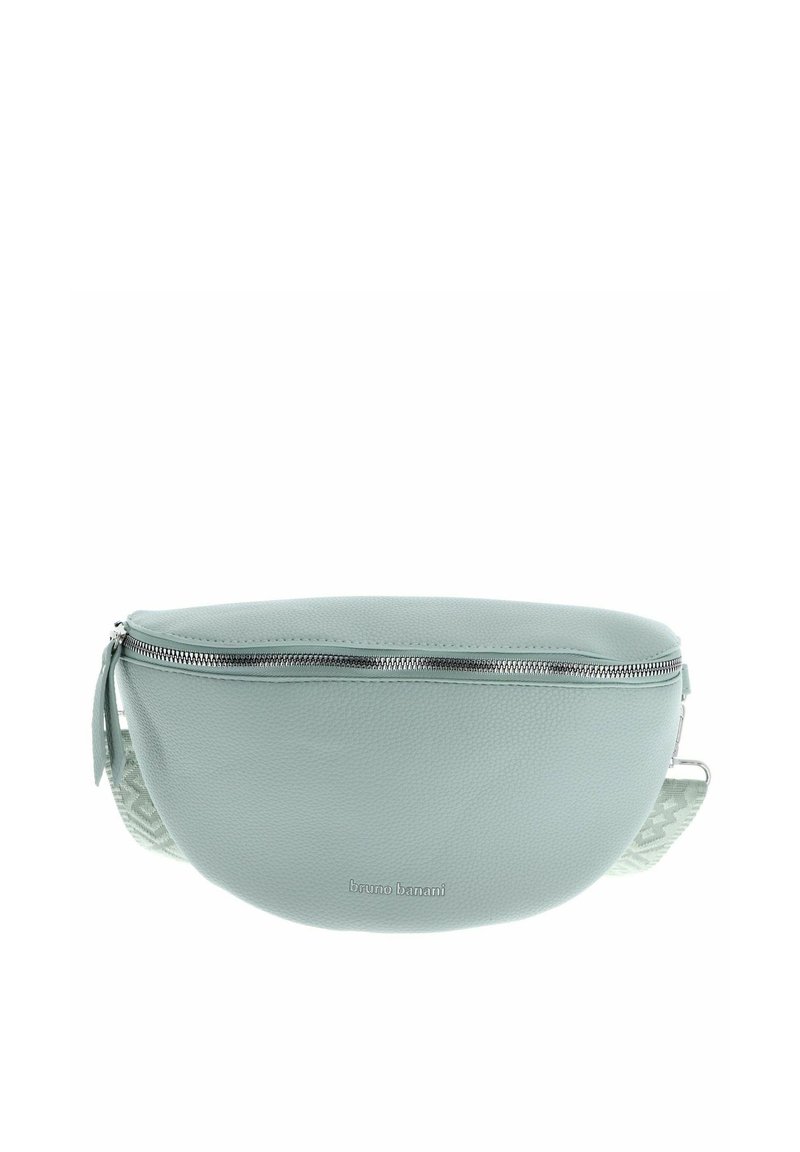 Banane en cuir vert menthe avec une finition texturée, fermeture éclair argentée et une sangle à motifs mettant en valeur sa forme incurvée. Logo de la marque visible.