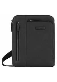 Zwarte leren schoudertas met een korrelige textuur, voorzien van een voorzak met rits, een verstelbare schouderriem en een minimalistisch ontwerp.