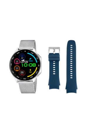 Reloj inteligente plateado con pantalla colorida que muestra información de fitness y el clima, junto a una correa adicional de silicona azul con hebilla.