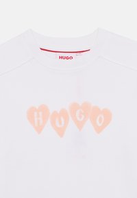 HUGO Kids SHORT SLEEVES TEE - Μπλουζάκι με στάμπα - white