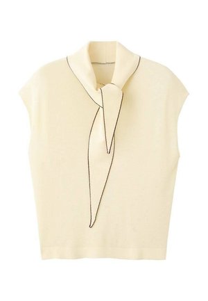 Pull sans manches crème avec détail d'écharpe attachée et passepoil noir le long des bords, présenté sur fond blanc.