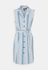 Ärmlös klänning med blå och vita vertikala ränder, krage, knappframsida och knytmidja. Tillverkad av lättviktsmaterial.