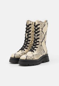 ZIGN Wide Fit Botas con plataforma - black
