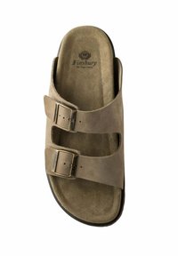 Sandale en daim marron clair avec deux sangles à boucle réglables, semelle rembourrée et une semelle en caoutchouc sombre avec un motif texturé.