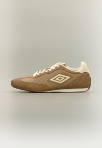 Επιλέχθηκε, coca mocha/black/whisper white