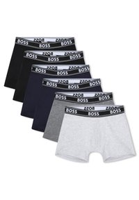 Έξι ζευγάρια ανδρικά μπόξερ σε μαύρο, ναυτικό μπλε, γκρι και ανοιχτό γκρι, με μαύρη μέση που φέρει το λογότυπο "BOSS". Υλικό από βαμβάκι, εφαρμοστή σχεδίαση.