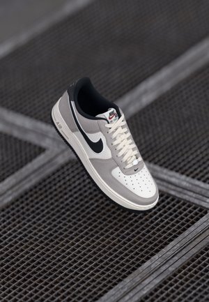 AIR FORCE 1 07 LV8 UNISEX - Joggesko - phantom/black/college grey/team red