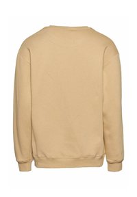Sudadera beige de mangas largas, cuello redondo y puños acanalados. Textura suave, diseño minimalista y sin logotipos ni patrones visibles.
