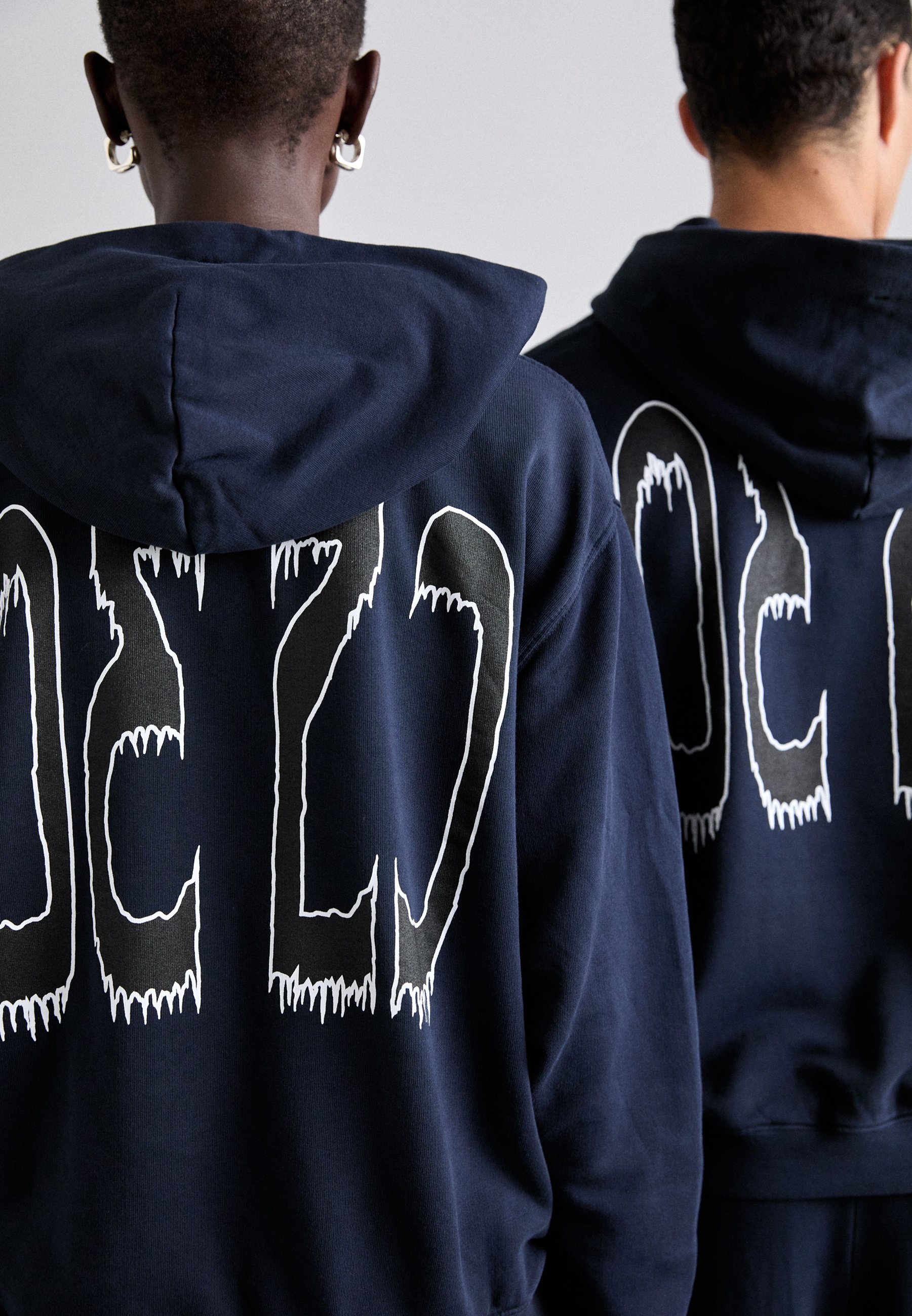 【032C】\"ROZSA VICTORIA\" HOODIE DARK BLUE Shop 032c Rozsa Victoria Hoodie Dark Blue at itk online store