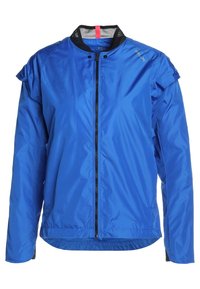 Niebieska lekka kurtka z zamkiem z przodu, siateczkowym kołnierzem, falbaniastymi detalami na ramionach oraz gładką, błyszcząca fakturą.