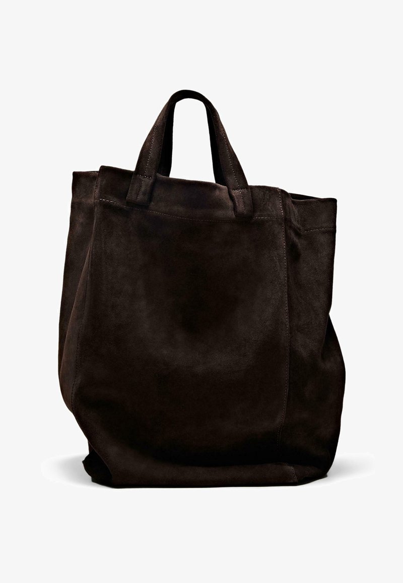 Brun ruskind tote taske med to håndtag, rummelig krop, minimale syninger og blød tekstur. Ingen synlig hardware eller accenter.