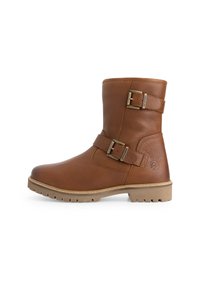 Bruine leren laars tot halverwege de kuit met twee verstelbare messing gespen en een beige rubberen zool, zijaanzicht op een witte achtergrond.