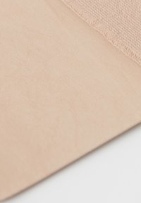 Tela de color nude con una textura suave, que presenta un acabado mate por un lado y una superficie ligeramente texturizada por el otro.