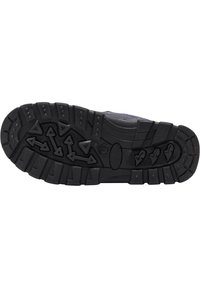 Zwarte rubberen schoenzool met een gestructureerd patroon, voorzien van multidirectionele noppen voor grip en stabiliteit. Duurzame constructie voor buitengebruik.