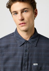 Wrangler LONG SLEEVE  - Overhemd - midnight grey