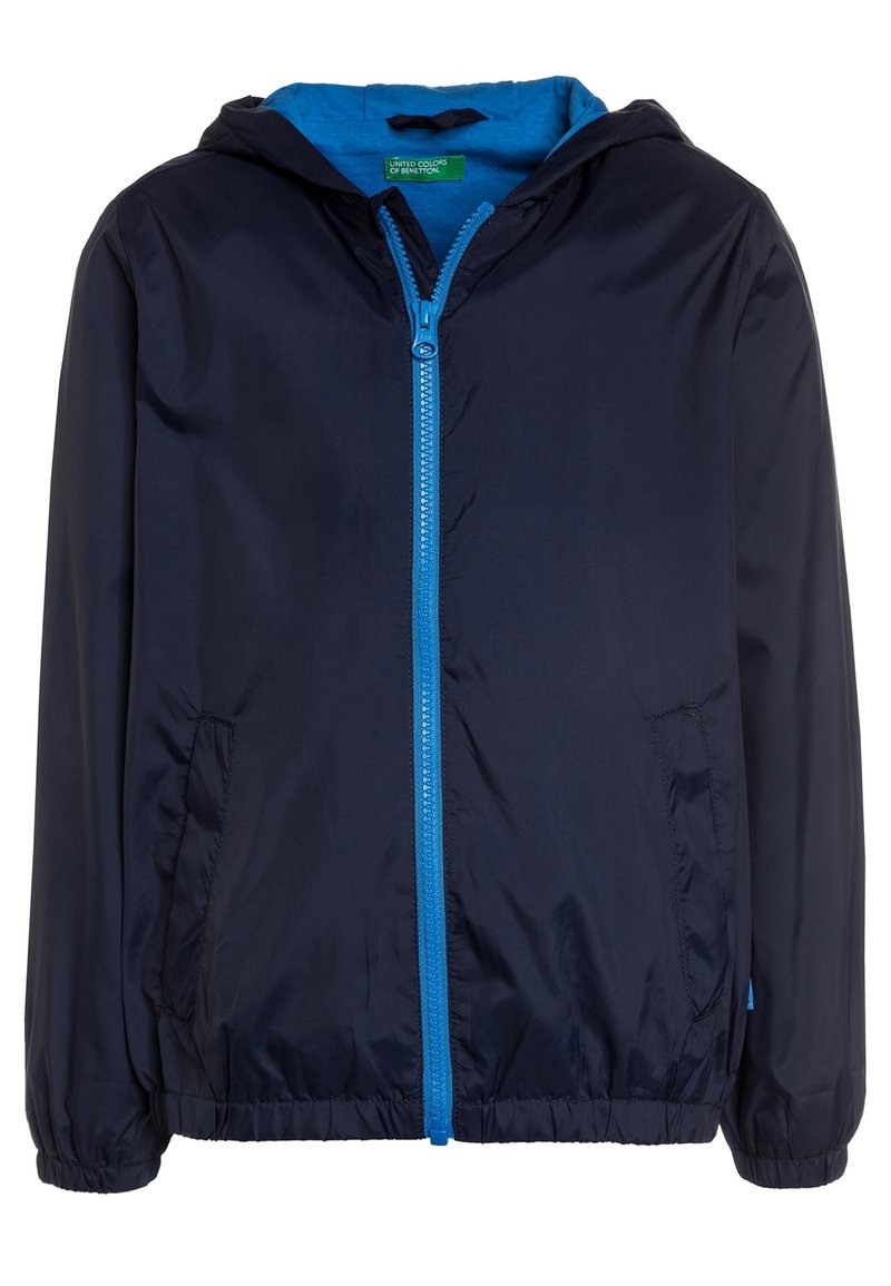 Chaqueta con capucha azul marino con cremallera azul brillante, puños elásticos y bolsillos laterales, etiquetada como United Colors of Benetton.