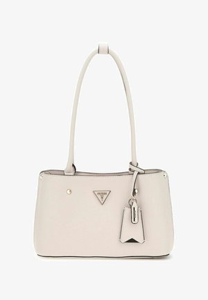 Hellgraue Ledertasche mit strukturierter Form, zwei oberen Griffen, dreieckigem Logo und abnehmbarem Anhänger. Akzente aus goldfarbenem Metall.