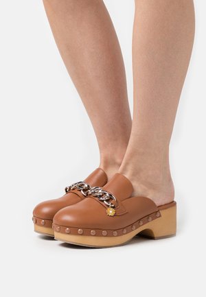 Call it Spring, Sabots - cognac