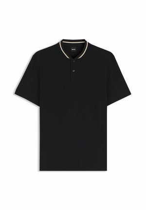 Polo noir à manches courtes avec une patte à deux boutons et un col côtelé avec des accents de rayures blanches et beiges.
